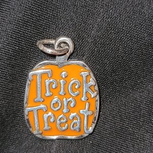 JAMES AVERY RETIRED TRICK OR TREAT CHARM